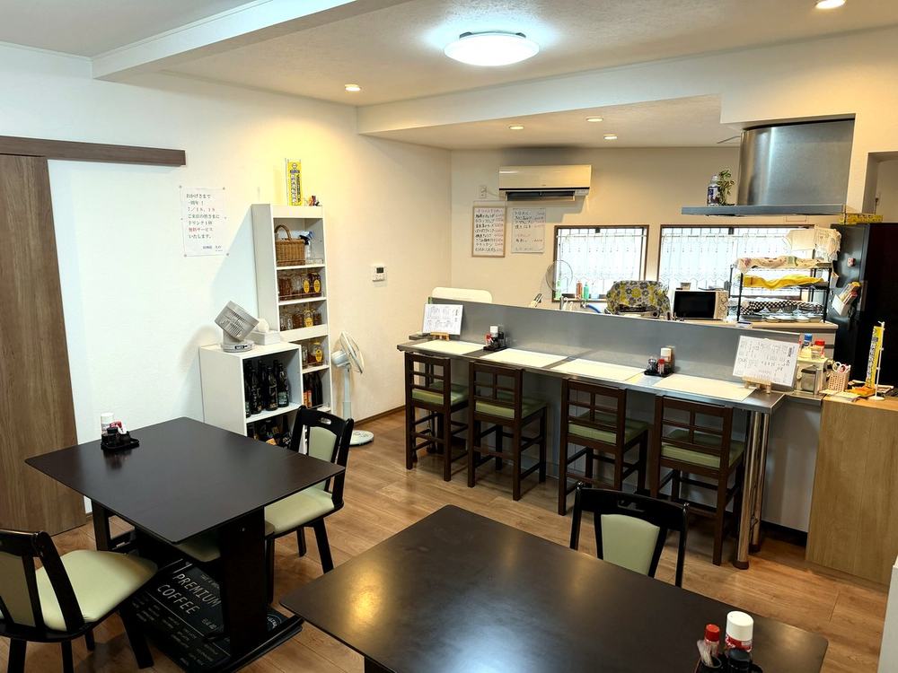 隣接する居酒屋久のの店内